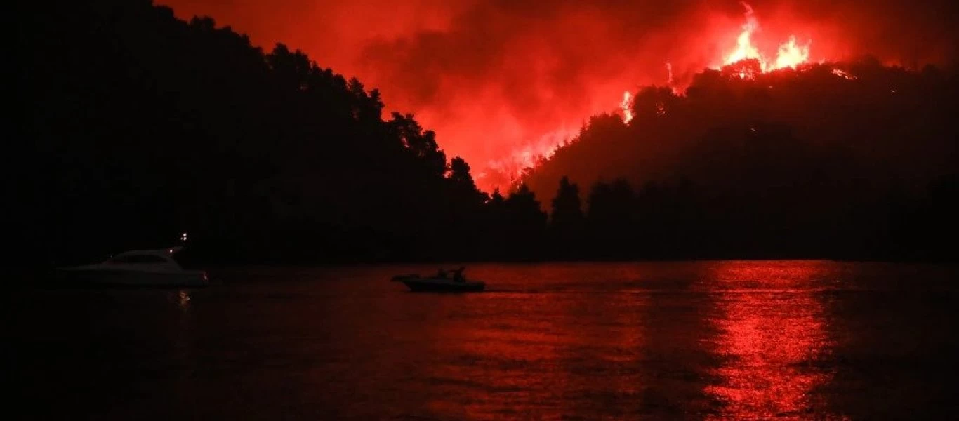 Ροβιές, Μουρτιά και Κεχριές: Σκηνές αποκάλυψης – Κάτοικοι έχουν εγκλωβιστεί